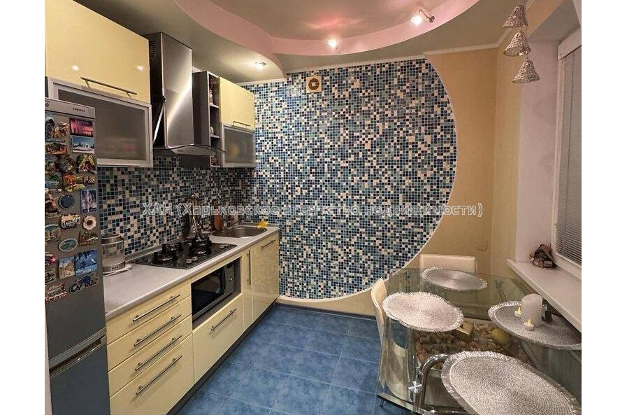 Продам квартиру, Гвардейцев Широнинцев ул. , 3  ком., 64.30 м², капитальный ремонт 