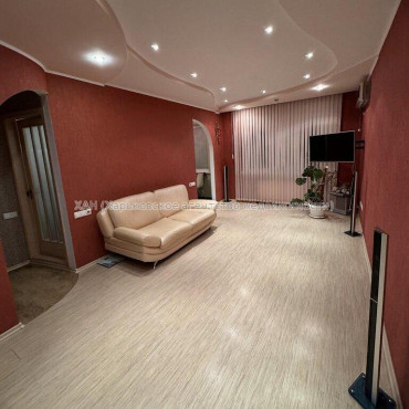 Продам квартиру, Гвардейцев Широнинцев ул. , 3  ком., 64.30 м², капитальный ремонт 