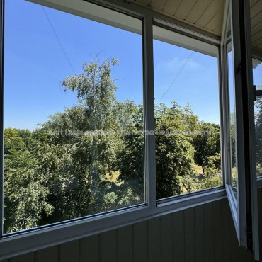 Продам квартиру, Гвардейцев Широнинцев ул. , 3 кім., 64.30 м², капитальный ремонт 