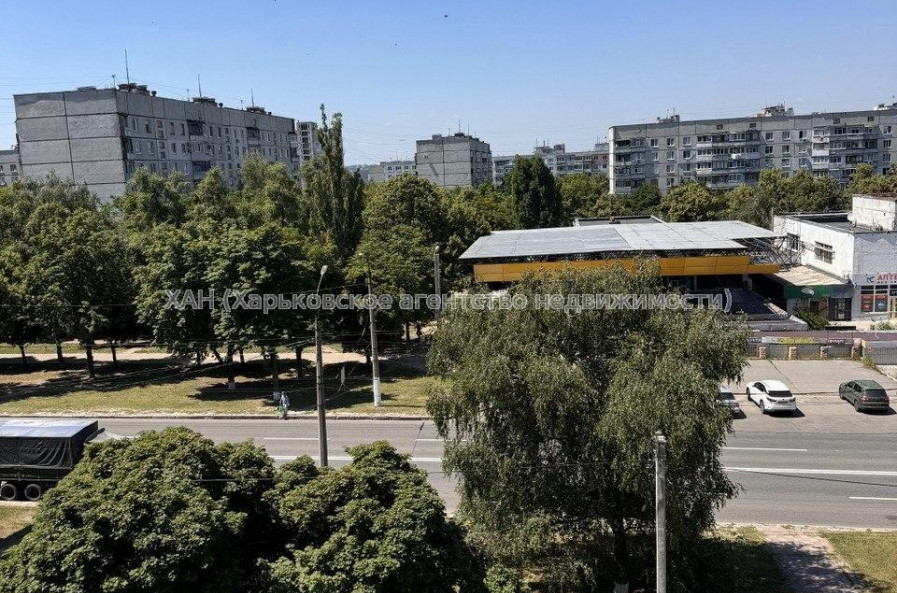 Продам квартиру, Гвардейцев Широнинцев ул. , 3 кім., 64.30 м², капитальный ремонт 