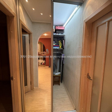 Продам квартиру, Гвардейцев Широнинцев ул. , 3 кім., 64.30 м², капитальный ремонт 