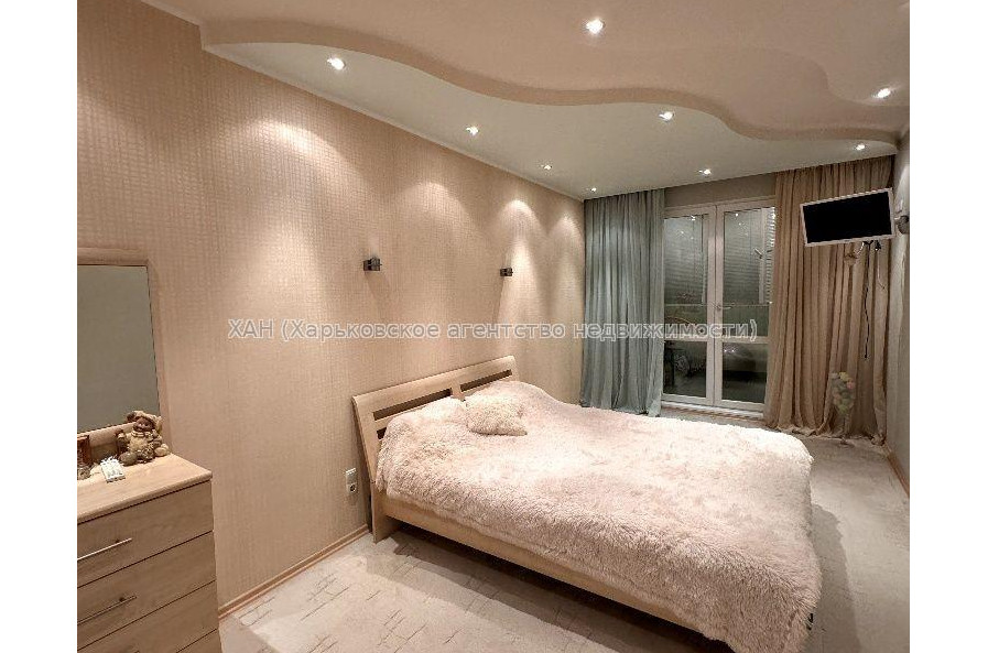 Продам квартиру, Гвардейцев Широнинцев ул. , 3  ком., 65 м², евроремонт 