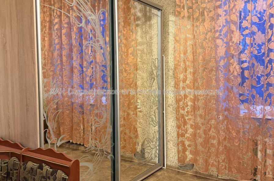 Продам квартиру, Василия Вышиваного ул. , 1  ком., 18.20 м², советский ремонт 