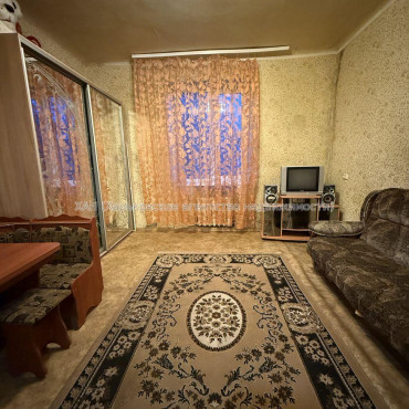 Продам квартиру, Василия Вышиваного ул. , 1  ком., 18.20 м², советский ремонт 