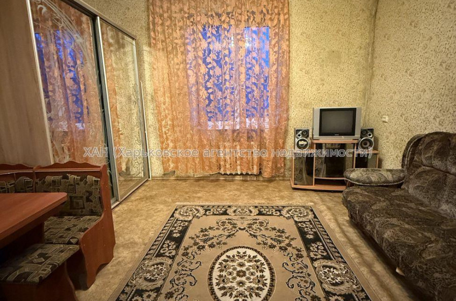 Продам квартиру, Василия Вышиваного ул. , 1  ком., 18.20 м², советский ремонт 