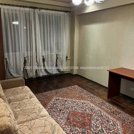 Продам квартиру, Полевая ул., Слободской район , 3  ком., 70 м², капитальный ремонт
