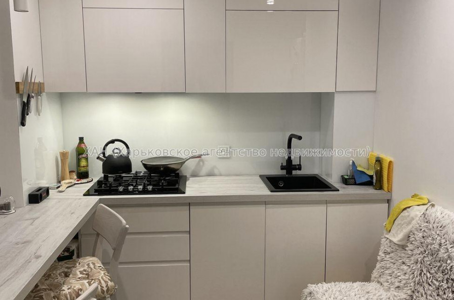 Продам квартиру, Баварский пер. , 1  ком., 33 м², евроремонт 