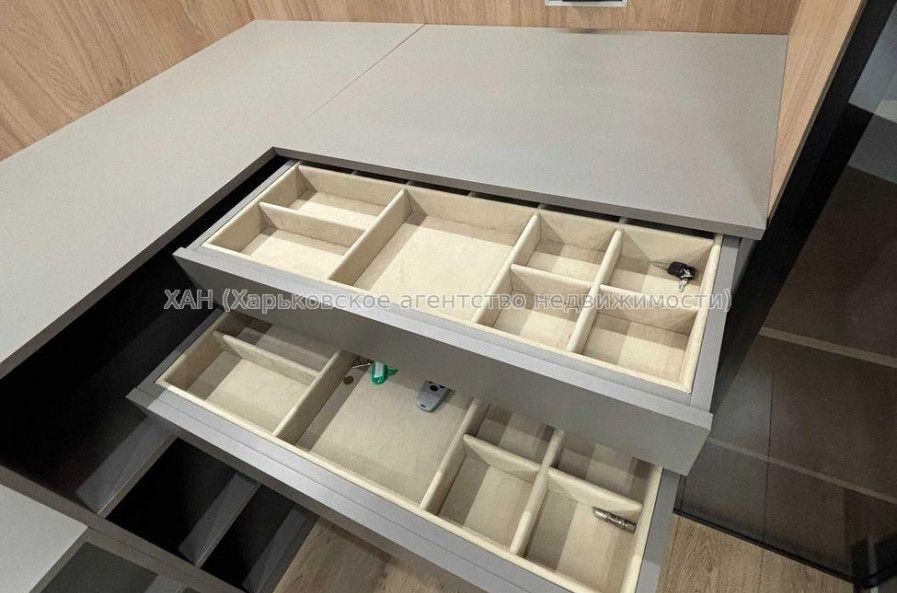 Продам квартиру, Клочковская ул. , 3  ком., 106 м², авторский дизайн 