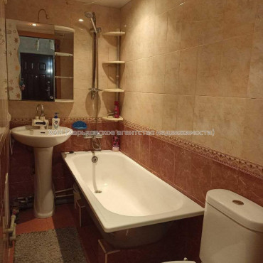 Продам квартиру, Гвардейцев Широнинцев ул. , 2 кім., 45.60 м², советский ремонт 