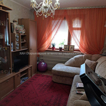 Продам квартиру, Ахсарова Энвера ул. , 3 кім., 67.50 м², косметический ремонт 