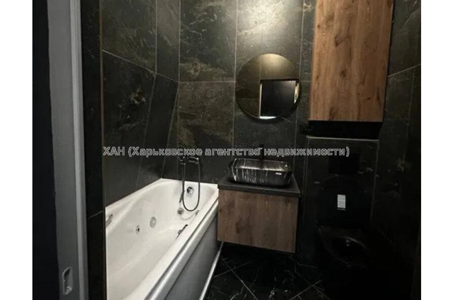 Продам квартиру, Лисаветинская ул. , 2 кім., 68 м², без отделочных работ 