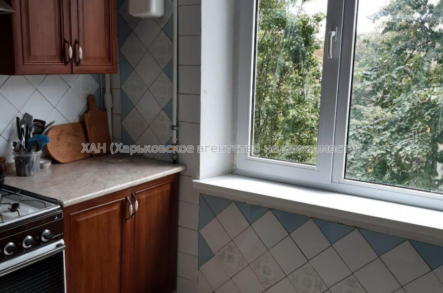 Продам квартиру, Гвардейцев Широнинцев ул. , 3 кім., 67 м², косметический ремонт 