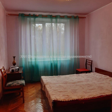 Продам квартиру, Гвардейцев Широнинцев ул. , 3 кім., 67 м², косметический ремонт 
