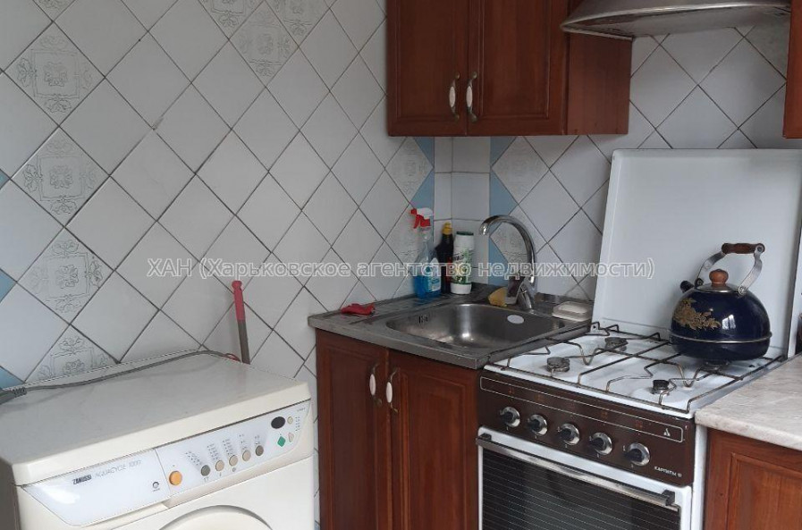 Продам квартиру, Гвардейцев Широнинцев ул. , 3 кім., 67 м², косметический ремонт 