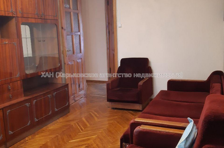 Продам квартиру, Гвардейцев Широнинцев ул. , 3 кім., 67 м², косметический ремонт 