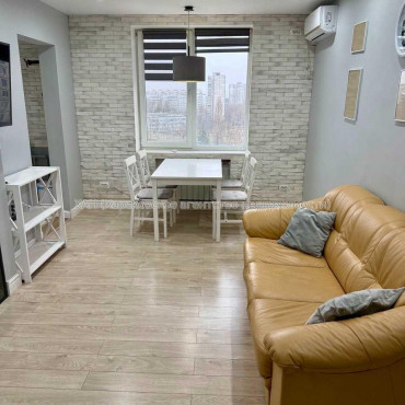 Продам квартиру, Валентиновская ул. , 3 кім., 67.30 м², авторский дизайн 