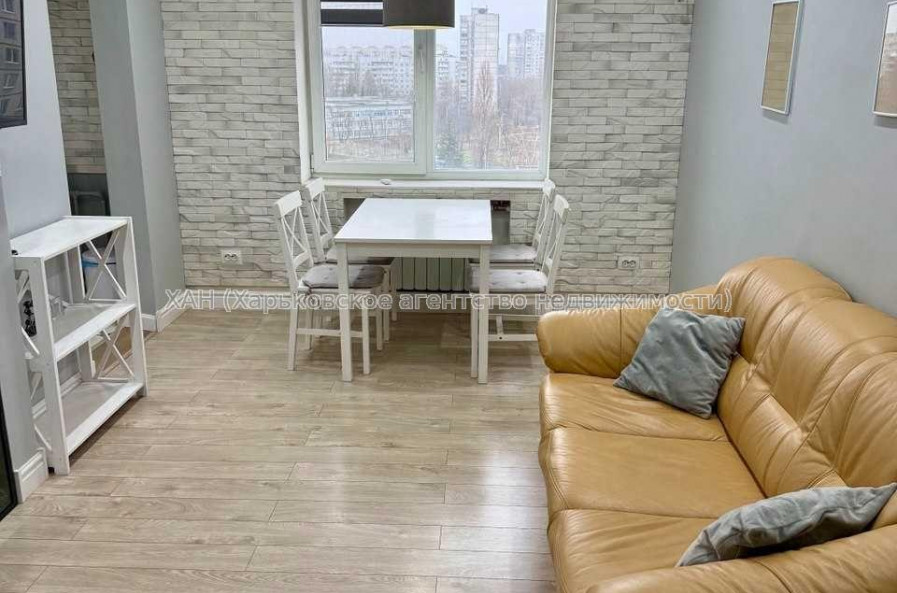 Продам квартиру, Валентиновская ул. , 3 кім., 67.30 м², авторский дизайн 