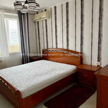 Продам квартиру, Валентиновская ул. , 3 кім., 67.30 м², авторский дизайн 