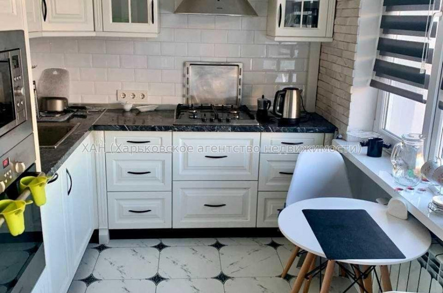 Продам квартиру, Валентиновская ул. , 3 кім., 67.30 м², авторский дизайн 