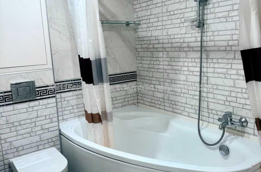 Продам квартиру, Валентиновская ул. , 3 кім., 67.30 м², авторский дизайн 