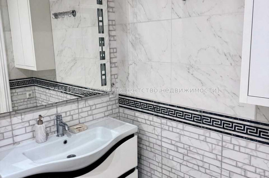 Продам квартиру, Валентиновская ул. , 3 кім., 67.30 м², авторский дизайн 