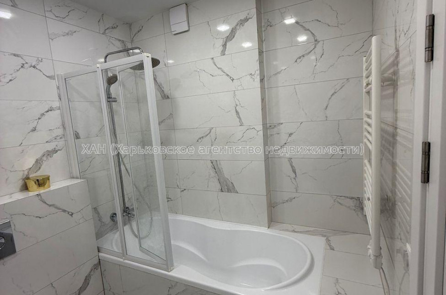 Продам квартиру, Гвардейцев Широнинцев ул. , 3 кім., 90 м², авторский дизайн 