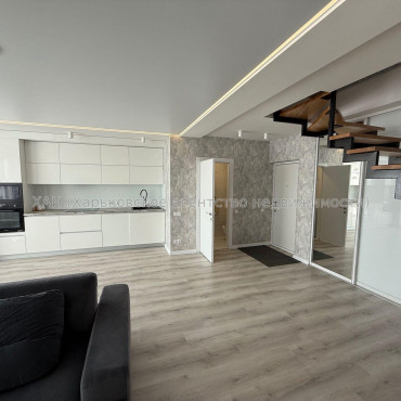 Продам квартиру, Гвардейцев Широнинцев ул. , 3 кім., 90 м², авторский дизайн 