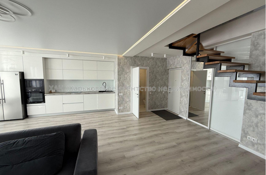 Продам квартиру, Гвардейцев Широнинцев ул. , 3 кім., 90 м², авторский дизайн 