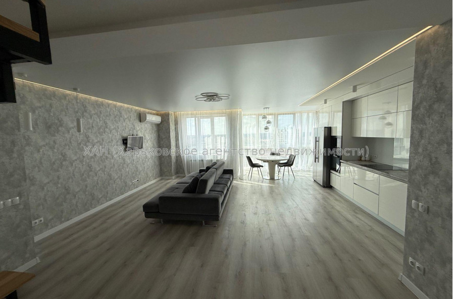 Продам квартиру, Гвардейцев Широнинцев ул. , 3 кім., 90 м², авторский дизайн 