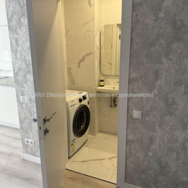 Продам квартиру, Гвардейцев Широнинцев ул. , 3 кім., 90 м², авторский дизайн 