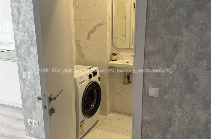 Продам квартиру, Гвардейцев Широнинцев ул. , 3 кім., 90 м², авторский дизайн 