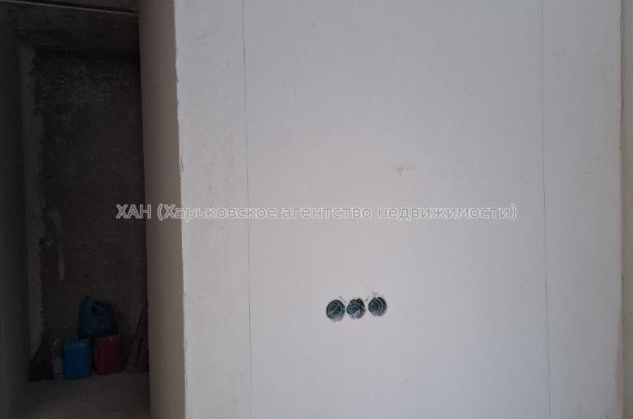 Продам квартиру, Каденюка ул. , 1 кім., 30 м², без отделочных работ 