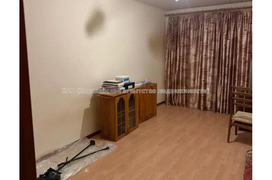 Продам квартиру, Валентиновская ул. , 3  ком., 65 м², косметический ремонт 