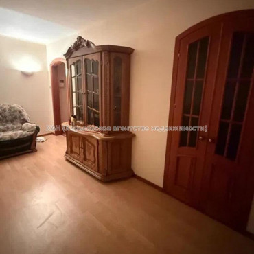 Продам квартиру, Валентиновская ул. , 3  ком., 65 м², косметический ремонт 