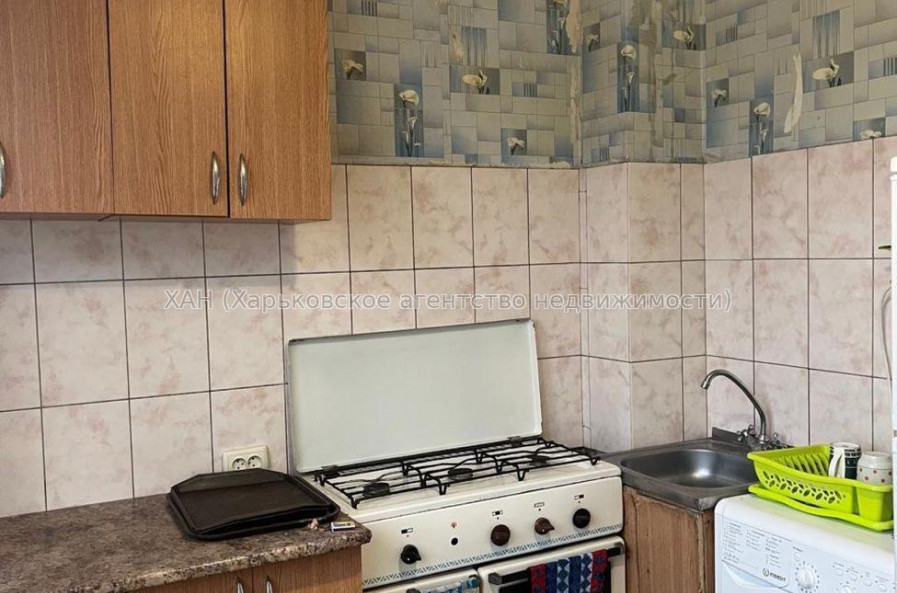 Продам квартиру, Валентиновская ул. , 1 кім., 33 м², косметический ремонт 