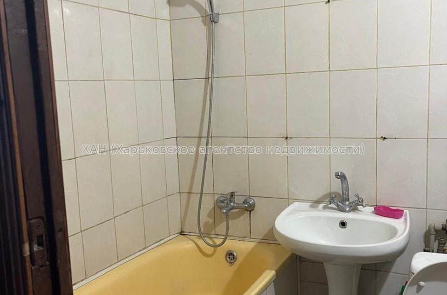 Продам квартиру, Валентиновская ул. , 1 кім., 33 м², косметический ремонт 