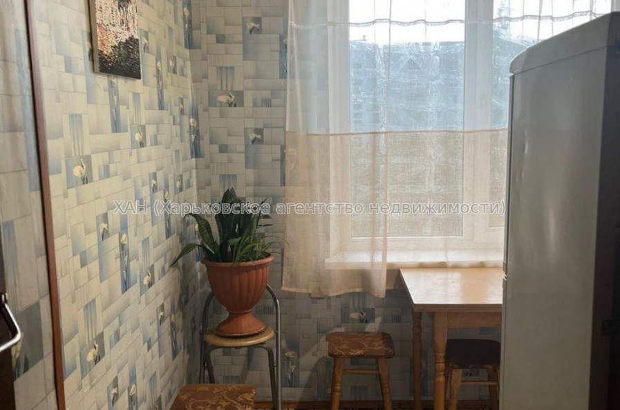 Продам квартиру, Валентиновская ул. , 1 кім., 33 м², косметический ремонт 