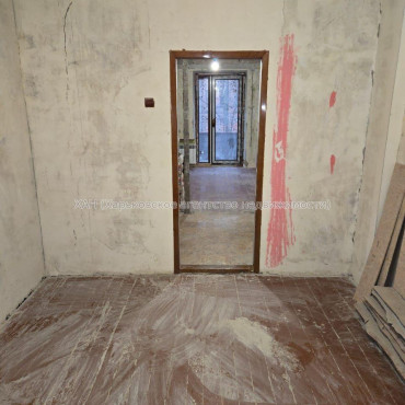 Продам квартиру, Клочковская ул. , 3  ком., 84 м², без отделочных работ 