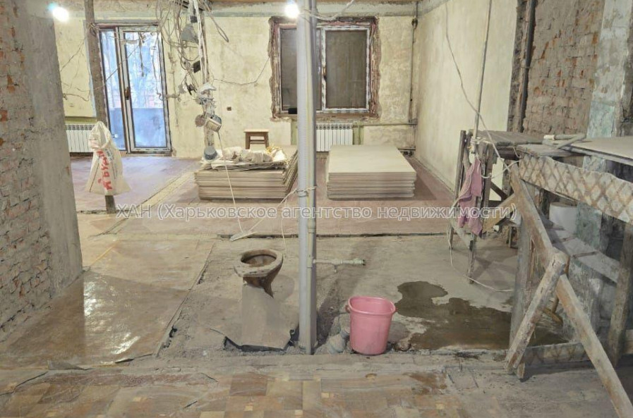 Продам квартиру, Клочковская ул. , 3  ком., 84 м², без отделочных работ 