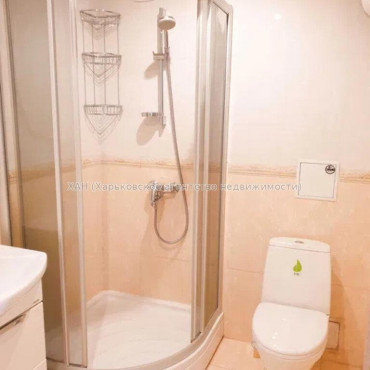 Продам квартиру, Льва Ландау просп. , 1 кім., 32 м², капитальный ремонт 