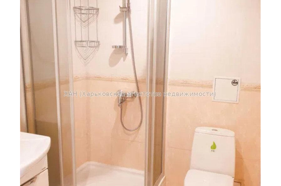 Продам квартиру, Льва Ландау просп. , 1 кім., 32 м², капитальный ремонт 