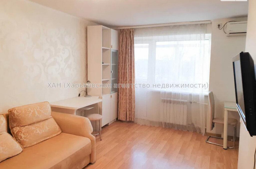 Продам квартиру, Льва Ландау просп. , 1 кім., 32 м², капитальный ремонт 