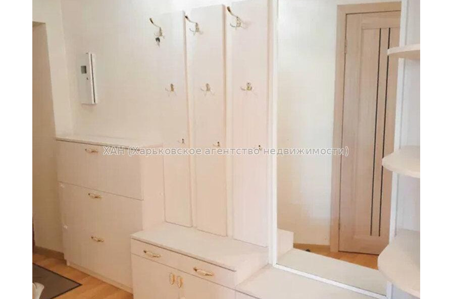 Продам квартиру, Льва Ландау просп. , 1 кім., 32 м², капитальный ремонт 