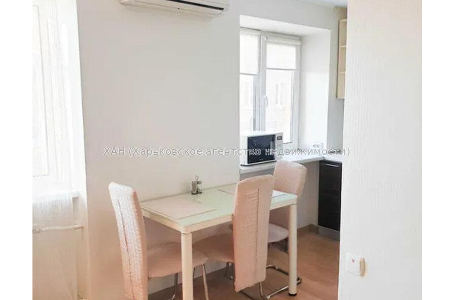 Продам квартиру, Льва Ландау просп. , 1 кім., 32 м², капитальный ремонт 