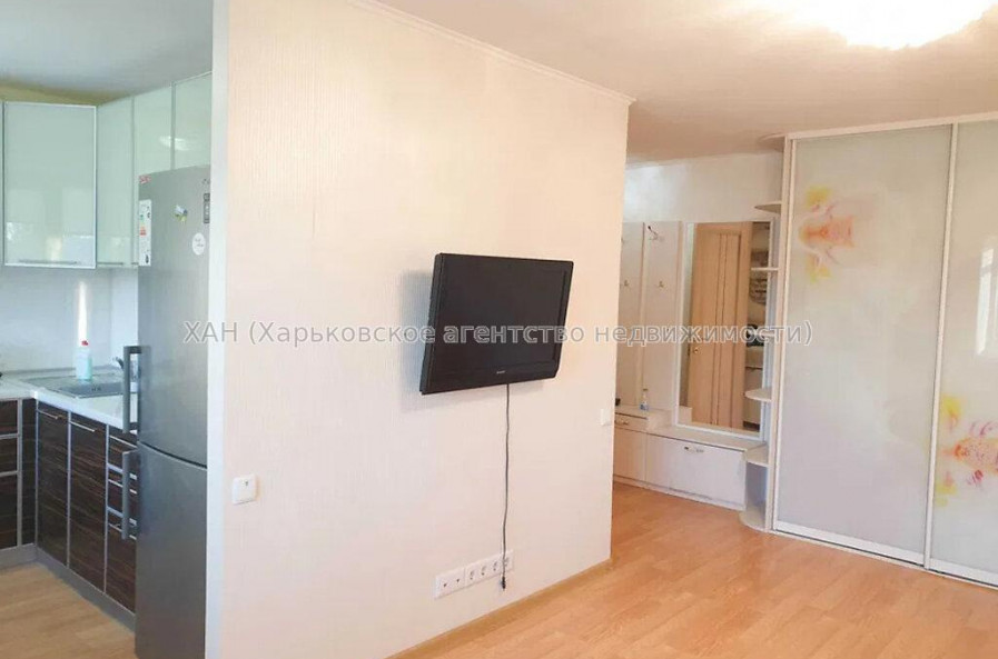 Продам квартиру, Льва Ландау просп. , 1 кім., 32 м², капитальный ремонт 