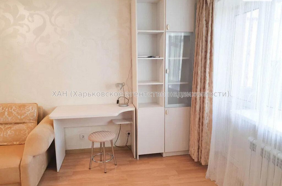 Продам квартиру, Льва Ландау просп. , 1 кім., 32 м², капитальный ремонт 