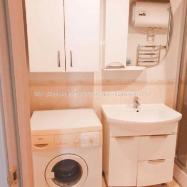 Продам квартиру, Льва Ландау просп. , 1 кім., 32 м², капитальный ремонт 