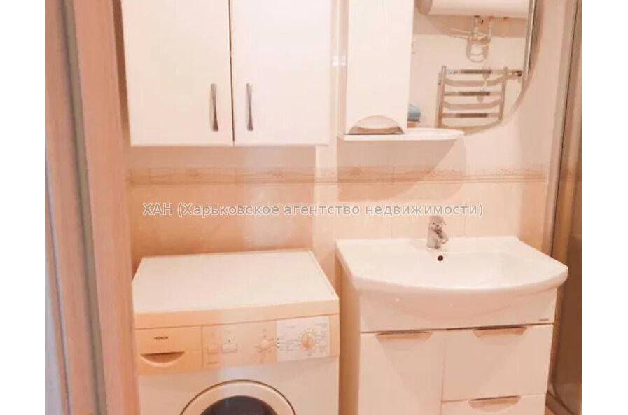 Продам квартиру, Льва Ландау просп. , 1 кім., 32 м², капитальный ремонт 