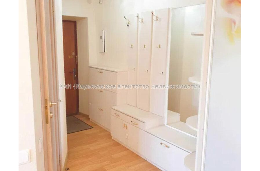 Продам квартиру, Льва Ландау просп. , 1 кім., 32 м², капитальный ремонт 