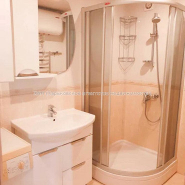 Продам квартиру, Льва Ландау просп. , 1 кім., 32 м², капитальный ремонт 